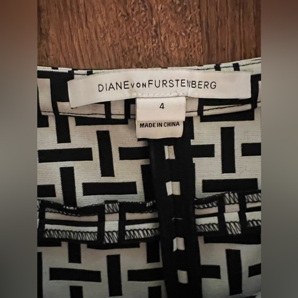DVF Tulip Mini skirt Sz 4 💫NWOT💫 - Picture 10 of 10